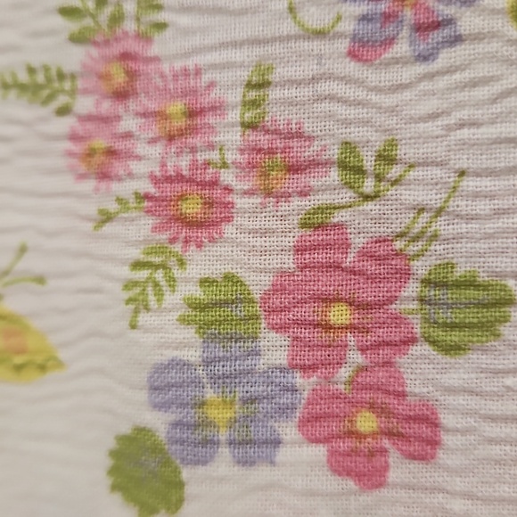 Vintage floral seersucker - 2 yds 23 inches X 35 inches wide - Picture 3 of 4